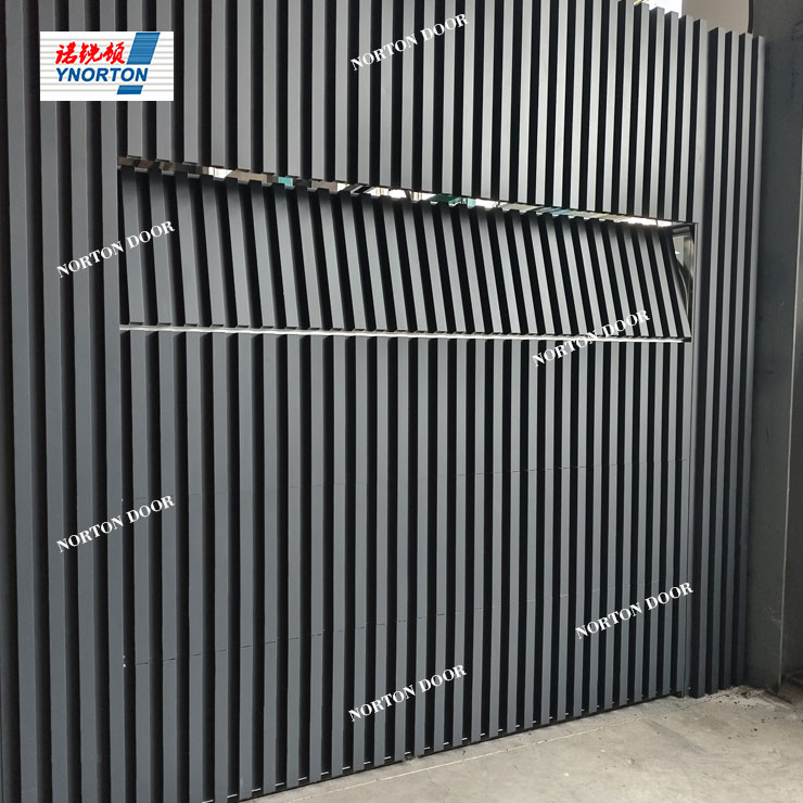 Porta de garagem para grade