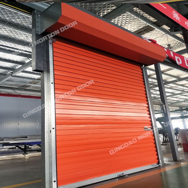Porta rolante manual com compartimento